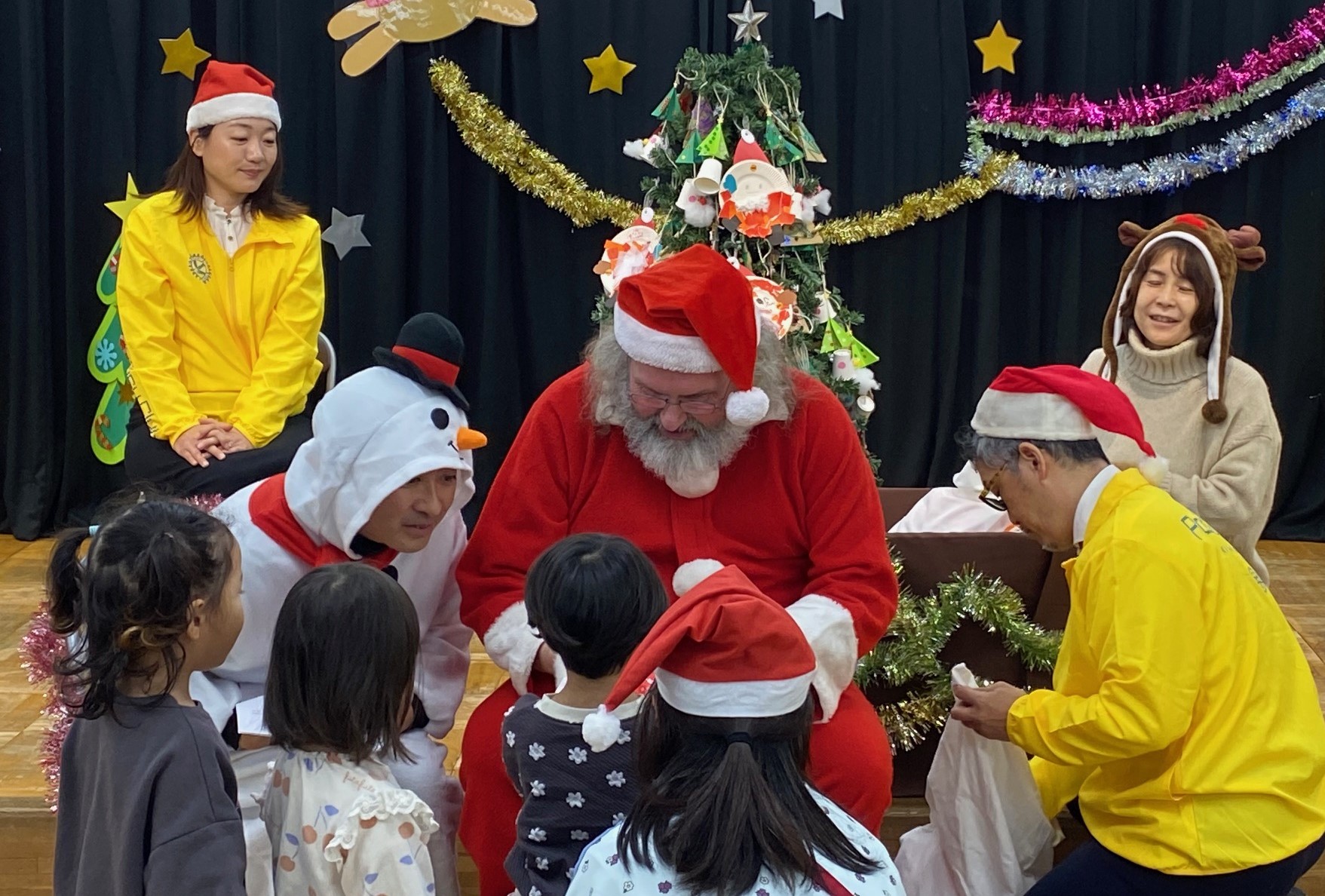 2025.12.23サンタクロース交流例会(鵜沼西保育所訪問)